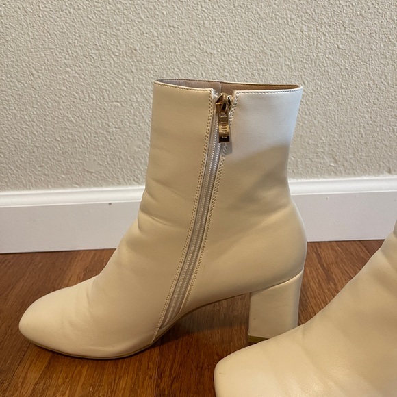 Elegant White Ankle Boots - Picture 2 of 3